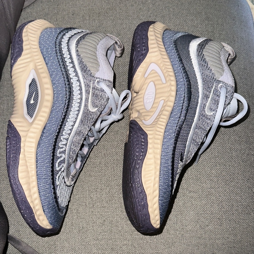 nike cosmic unity 3 basketball shoes in the "ashen slate" or "football grey"